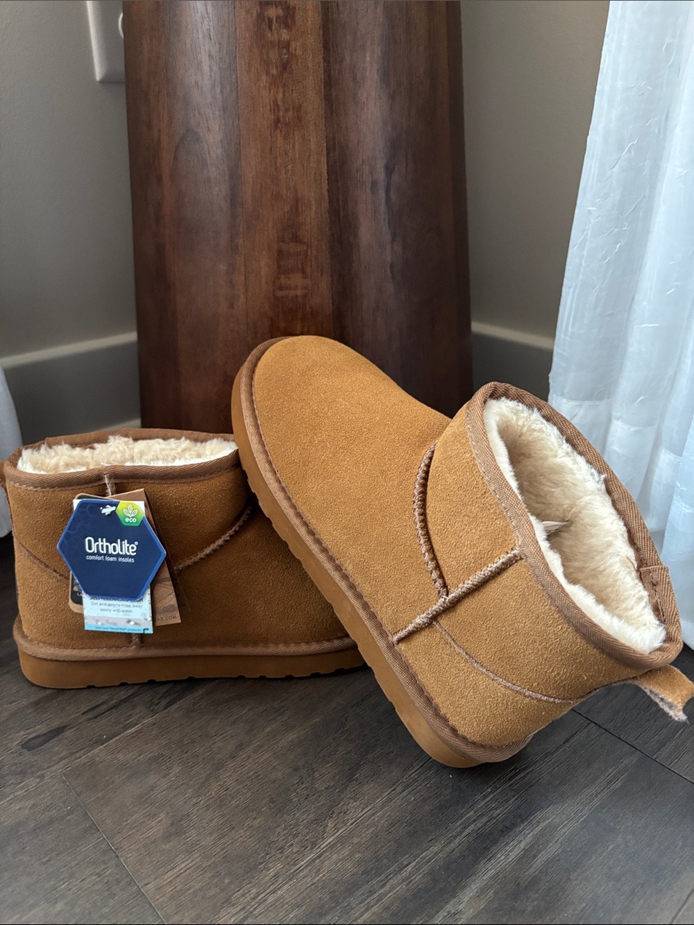 Lamo Kora short Orthopedic lite suede upper,water/stain-resistant faux fur lined